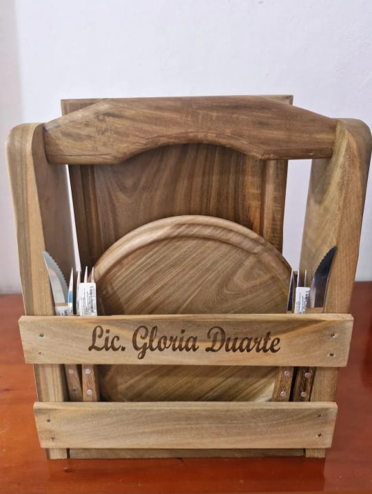 Kit de 2 platos y cubiertos+tabla